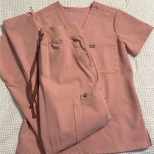 FIGS Pink Sand Scrub Set